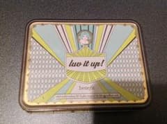 Benefit luv it up メイクキットのサムネイル