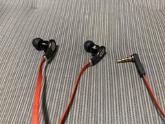 【値下げしました】beats イヤホンのサムネイル