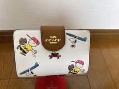 【美品】coach スヌーピー二つ折り財布のサムネイル