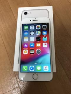 値下げ‼︎iPhone7 32GB シルバー SIMフリーのサムネイル