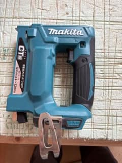 Makita ST312D 充電式タッカのサムネイル