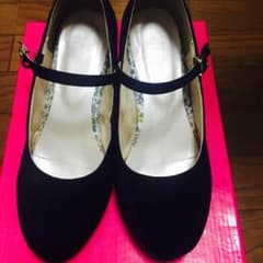 黒のパンプスのサムネイル
