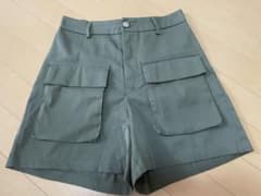 SHEIN カーキ ショートパンツ Sサイズのサムネイル