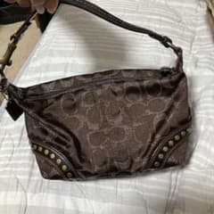 COACH ブラウン ハンドバッグ スタッズ付きのサムネイル