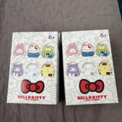 ハローキティ50周年記念クラシックミステリーボックスミニバックパックキーホルダー