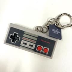 Nintendo MUSEUM キーホルダー ファミコン コントローラーのサムネイル