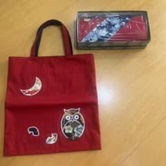 フクロウ刺繍 と赤い和装用バッグ
