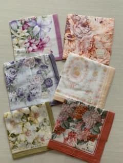 ハンカチ　値引き実施中のサムネイル