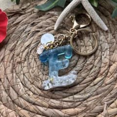海 レジン イニシャルキーホルダー E ハンドメイド オーシャンアートのサムネイル