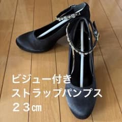 美品⭐︎ストラップ付ビジューパンプス結婚式のサムネイル