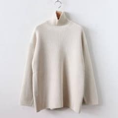 AURALEE  オーラリー　ニット　タートルネック　WOOL100%のサムネイル