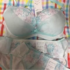 ウンナナクール  ワコール  アンフィのサムネイル