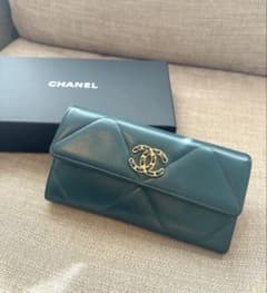 大人気】CHANEL シャネル19 マトラッセ ラムスキン 長財布 グリーン 