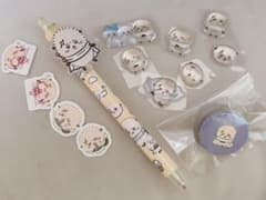 ちいかわ ラッコ ボールペン＆ボンドロシール＆缶バッジ＆シールセットのサムネイル