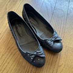 Black flat shoes with ribbons