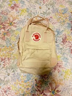 FJÄLLRÄVEN KÄNKEN ベージュリュックのサムネイル