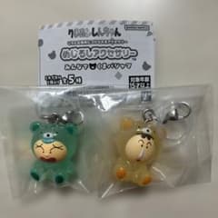 クレヨンしんちゃん めじるしアクセサリー みんなでくまパジャマ　ガチャのサムネイル