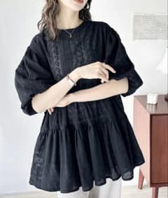 classicalelf ティアードブラウス ブラック 半袖 刺繍のサムネイル