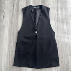 ZARA ブラック ノースリーブ ベストのサムネイル