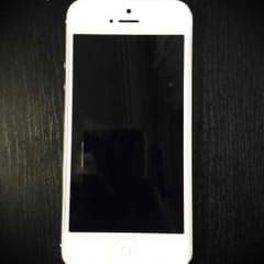 TANABE様専用  iPhone5 ホワイト64G auのサムネイル