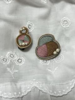 congés payés コンジェペイエ 刺繍 イヤリングのサムネイル