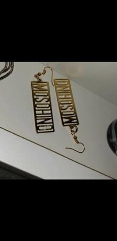 モスキーノ好きな方へ！インポートピアスのサムネイル