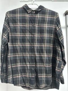 UNIQLO ブラック系 チェック柄 長袖シャツのサムネイル