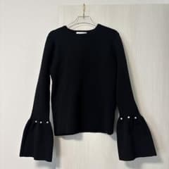 RIVETTA パール付き フレアスリーブ ニット ブラックのサムネイル