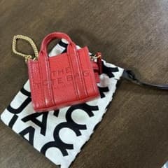 MARC JACOBS THE TOTE BAG チャーム レッドのサムネイル