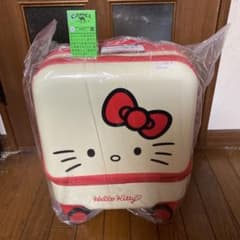 キティちゃんのスーツケースのサムネイル