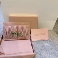 Miu Miu スタッズ付きカードケース ピンクのサムネイル