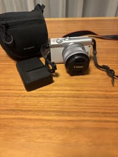 Canon ミラーレス一眼 シルバー 本体 バッテリー付きのサムネイル
