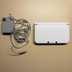 キ*キ様 Nintendo 3DS LL 本体 ホワイト ACアダプター付きのサムネイル