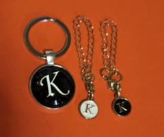 イニシャル キーホルダー チャーム 3点セット　　 K　 ブラック　ホワイトのサムネイル