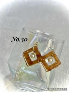 No.30 パール　樹脂フックピアスのサムネイル