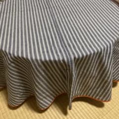 ストライプの丸いテーブルクロスのサムネイル