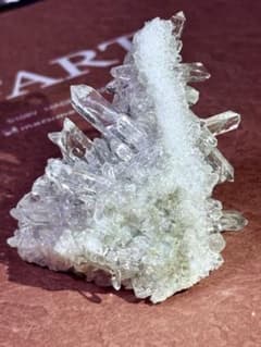 【超希少】天然ヒマラヤ水晶クラスター (マニハール産)キラキラ 猫のかたちの結晶 超希少】天然ヒマラヤ水晶クラスター (マニハール産)キラキラ 猫の