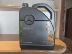 メルセデスベンツ　純正エンジンオイル 8リットルのサムネイル