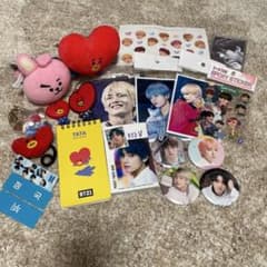 最終値下げ！BTS キーホルダー文房具セット ステッカー・バッジ付きのサムネイル