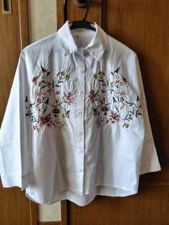 花柄刺繍 七分袖シャツ ホワイトのサムネイル