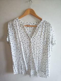 ユニクロ ドット柄シャツのサムネイル