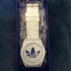 adidas時計のサムネイル