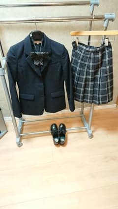 スーツセット女の子用のサムネイル