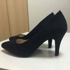 黒パンプス 秋冬のサムネイル
