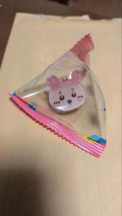 ちいかわ 三角パッケージ マスコット 古本屋　カニちゃんのサムネイル