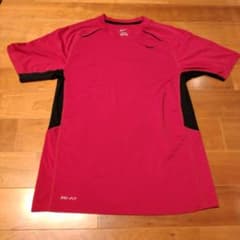 Nike DRI-FIT 赤 Tシャツのサムネイル