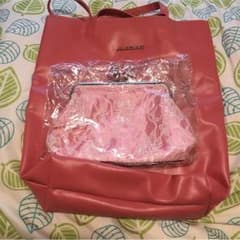 JILLSTUARTのバッグとコスメポーチのサムネイル