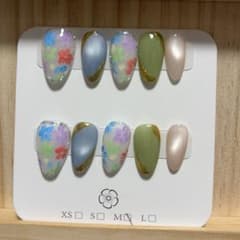 ネイルチップ ♡ショートアーモンド♡ 花柄 カラフル Mサイズのサムネイル