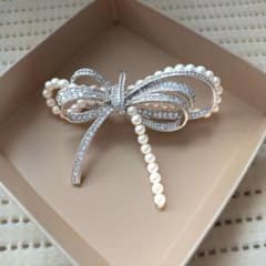 シルバー　スワロフスキー　天然真珠　ブローチ 　リボンブローチ