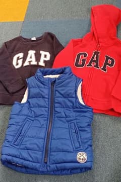 GAP 3枚セット　ベスト　トレーナー　パーカーのサムネイル